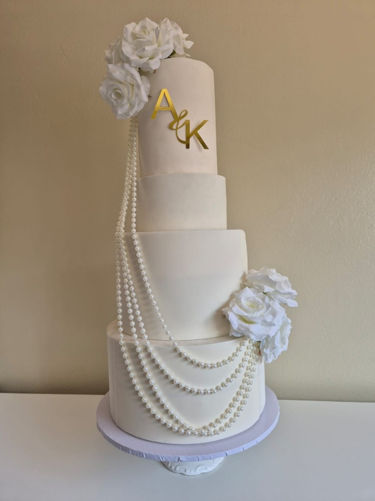 Pearl wedding cake